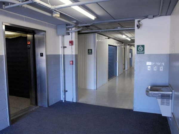 Storage Units at Extra Space Storage - 0659 - Phoenix - E Greenway Pkwy - 2721 East Greenway Parkway