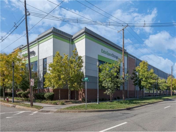 Facility photo: //images.sparefoot.com/medium/2309056994334d0f755.jpg