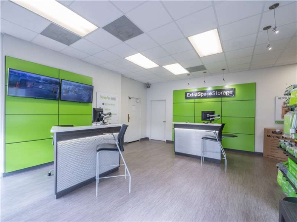 Storage Units at Extra Space Storage - 0811 - Memphis - 4805 Summer Ave - 4805 Summer Avenue