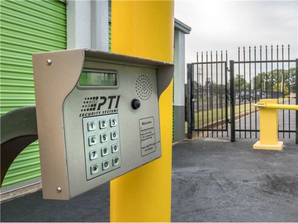 Storage Units at Extra Space Storage - 0811 - Memphis - 4805 Summer Ave - 4805 Summer Avenue