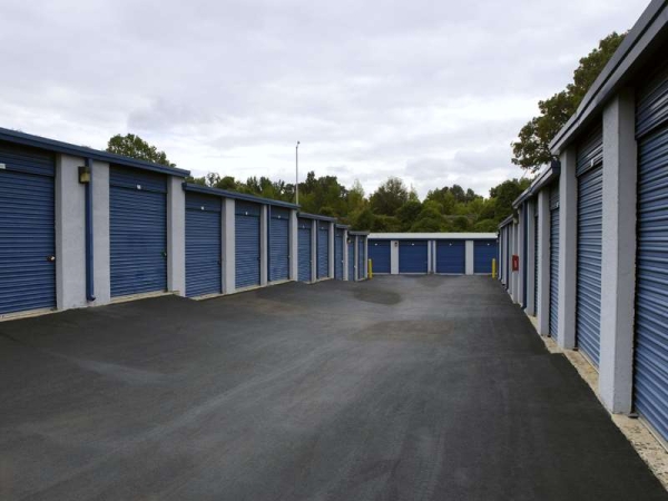 Storage Units at Extra Space Storage - 0811 - Memphis - 4805 Summer Ave - 4805 Summer Avenue