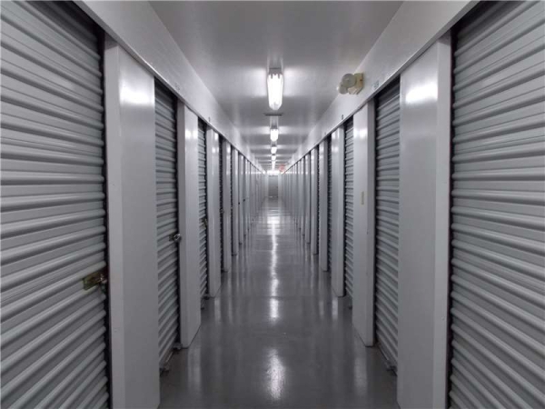 Storage Units at Extra Space Storage - 0822 - Phoenix - N 32nd St - 10815 North 32nd Street