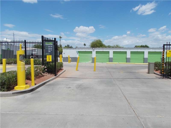 Storage Units at Extra Space Storage - 0822 - Phoenix - N 32nd St - 10815 North 32nd Street