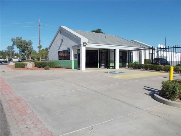 Storage Units at Extra Space Storage - 0822 - Phoenix - N 32nd St - 10815 North 32nd Street