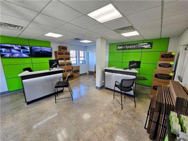 Facility photo: //images.sparefoot.com/medium/23091769943354e0017.jpg