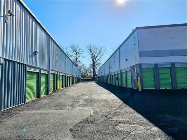 Facility photo: //images.sparefoot.com/medium/23091769943355a7c5d.jpg