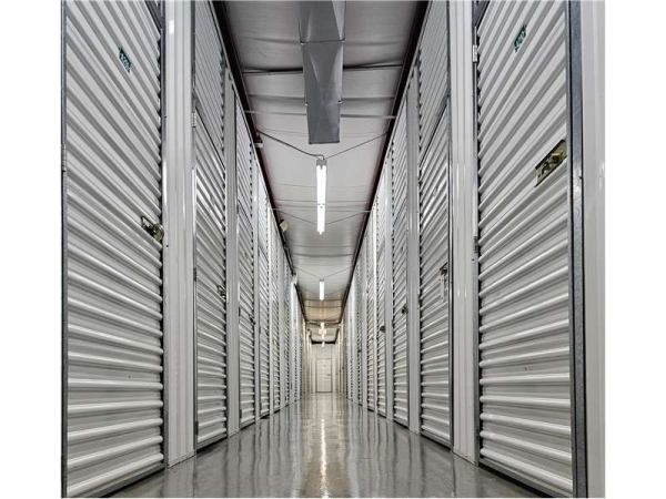 Facility photo: //images.sparefoot.com/medium/230917699433567e5c1.jpg