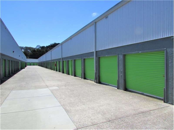 Facility photo: //images.sparefoot.com/medium/230921699433a044c23.jpg