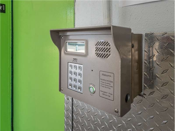 Facility photo: //images.sparefoot.com/medium/230925699433a7b154a.jpg