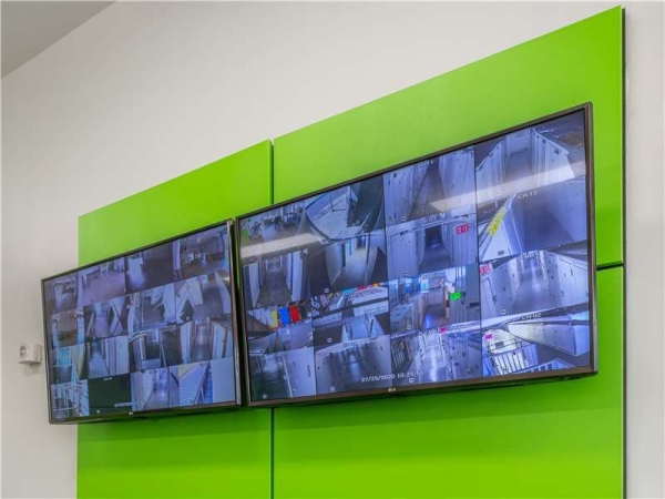 Facility photo: //images.sparefoot.com/medium/230925699433abb4ba9.jpg