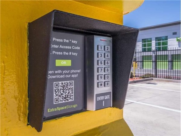 Facility photo: //images.sparefoot.com/medium/230936699433f9277db.jpg