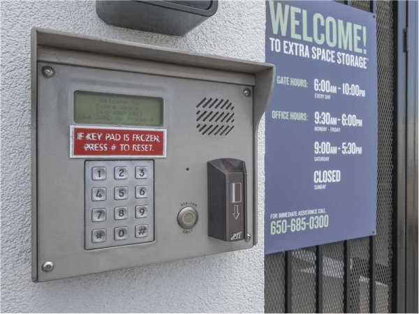 Facility photo: //images.sparefoot.com/medium/2309466994343f3d2cb.jpg