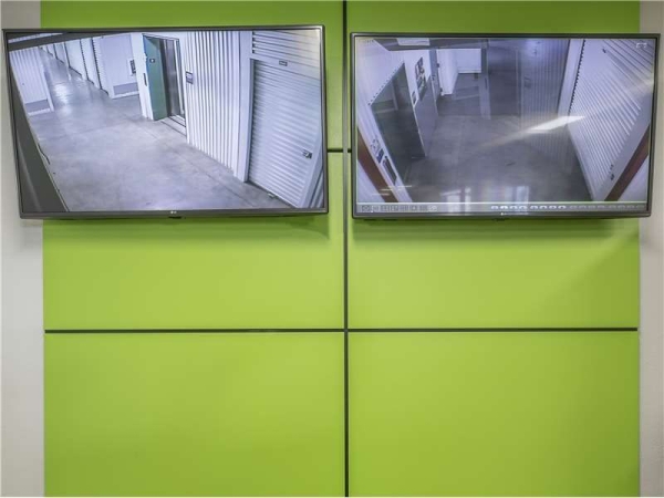 Facility photo: //images.sparefoot.com/medium/2309466994344306a1d.jpg