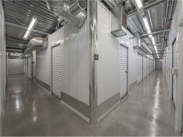 Facility photo: //images.sparefoot.com/medium/2309536994339243346.jpg