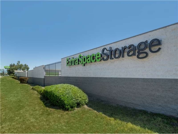 Storage Units at Extra Space Storage - 1476 - Fontana - Foothill Blvd - 13473 Foothill Boulevard