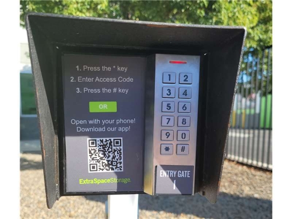 Facility photo: //images.sparefoot.com/medium/23096769943389dd685.jpg