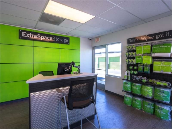 Facility photo: //images.sparefoot.com/medium/2309676994338aa6dfd.jpg