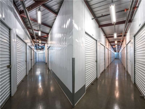 Facility photo: //images.sparefoot.com/medium/2309676994338c4dac1.jpg