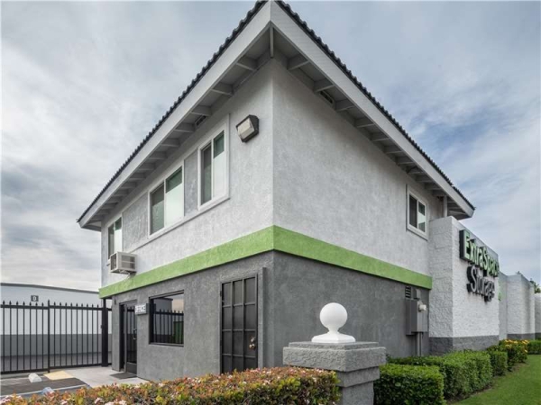 Facility photo: //images.sparefoot.com/medium/230971699433acb80f8.jpg