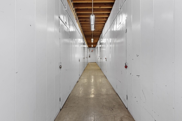 Facility photo: //images.sparefoot.com/medium/230972699433bfec169.jpg