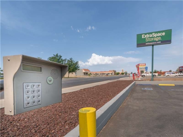 Facility photo: //images.sparefoot.com/medium/230973699433c42bb59.jpg