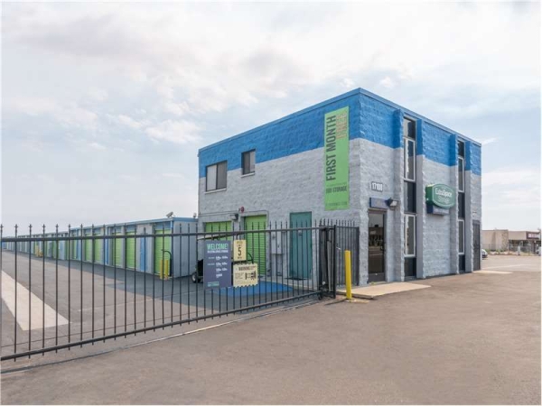 Facility photo: //images.sparefoot.com/medium/230973699433c776fdb.jpg