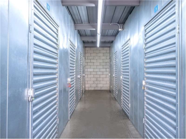 Facility photo: //images.sparefoot.com/medium/23097369e769e331af5.jpg