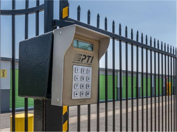 Facility photo: //images.sparefoot.com/medium/2309956994344b1a302.jpg