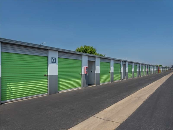 Facility photo: //images.sparefoot.com/medium/2309956994344c7bfa0.jpg