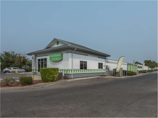 Facility photo: //images.sparefoot.com/medium/230997699433e3d2aca.jpg