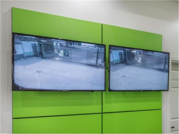 Facility photo: //images.sparefoot.com/medium/230997699433e4a194c.jpg