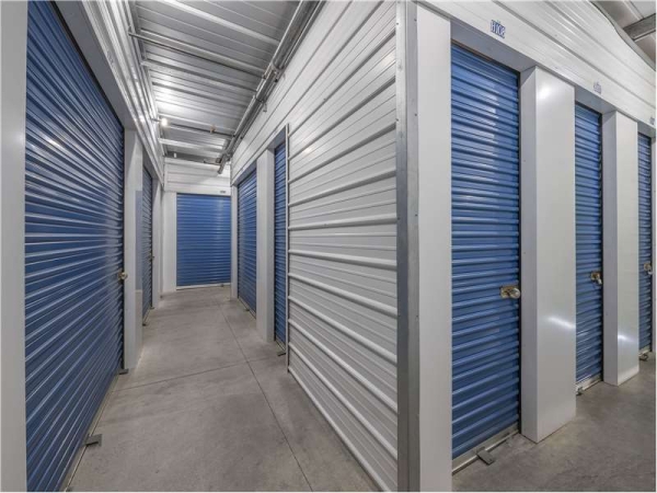 Facility photo: //images.sparefoot.com/medium/23100664cd7d605943f.jpg