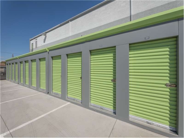 Storage Units at Extra Space Storage - 1663 - Phoenix - Missouri Ave - 2727 West Missouri Avenue