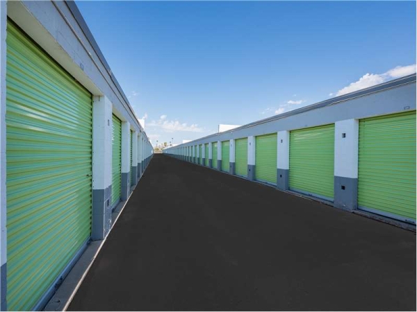 Storage Units at Extra Space Storage - 1666 - Phoenix - Washington - 3636 East Washington Street