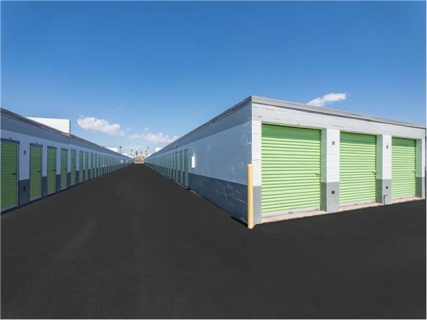 Storage Units at Extra Space Storage - 1666 - Phoenix - Washington - 3636 East Washington Street