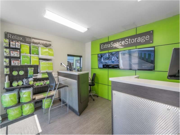 Storage Units at Extra Space Storage - 1666 - Phoenix - Washington - 3636 East Washington Street