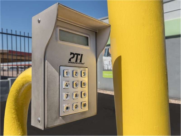 Storage Units at Extra Space Storage - 1666 - Phoenix - Washington - 3636 East Washington Street