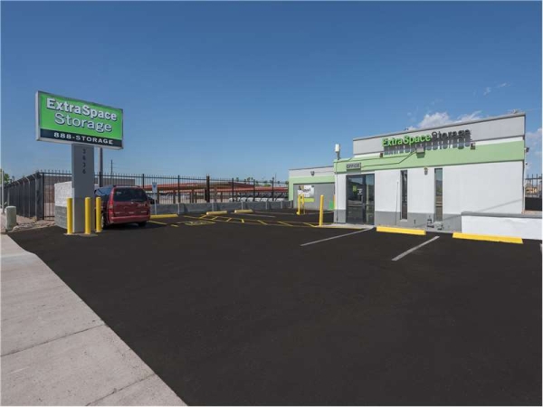 Storage Units at Extra Space Storage - 1666 - Phoenix - Washington - 3636 East Washington Street