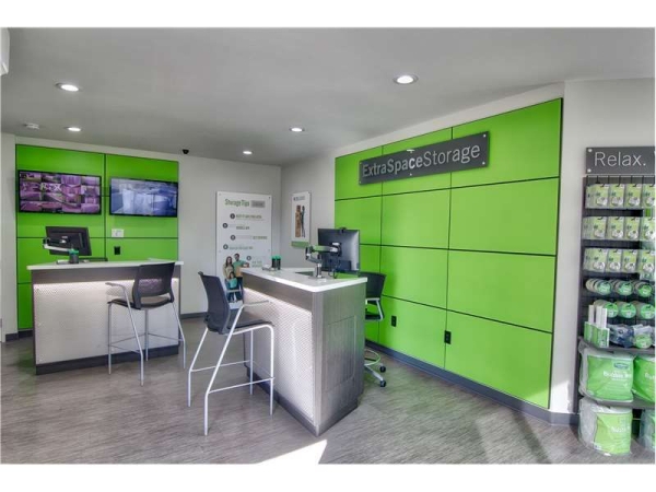 Facility photo: //images.sparefoot.com/medium/231073699434d7a12bd.jpg