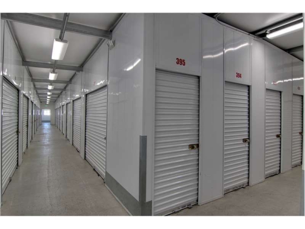 Facility photo: //images.sparefoot.com/medium/231073699434d9881bf.jpg