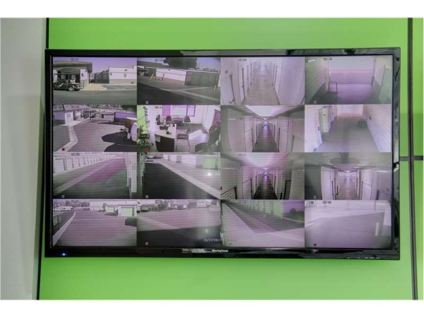 Facility photo: //images.sparefoot.com/medium/231073699434db6a4c8.jpg