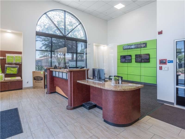 Facility photo: //images.sparefoot.com/medium/231207699435039cfd6.jpg