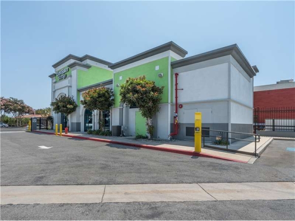 Facility photo: //images.sparefoot.com/medium/231207699435047600b.jpg