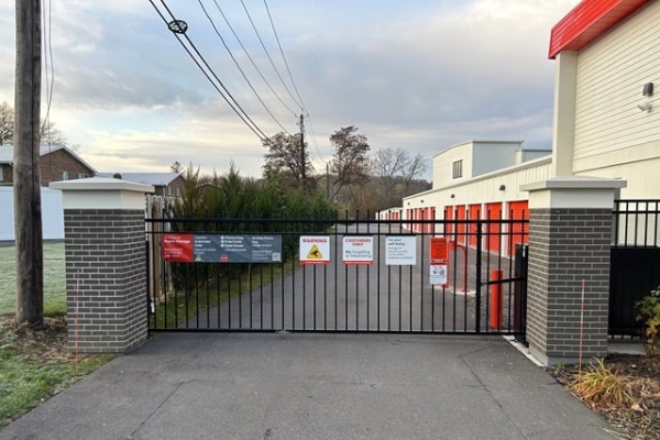 Facility photo: //images.sparefoot.com/medium/2312126907692bd5453.jpg