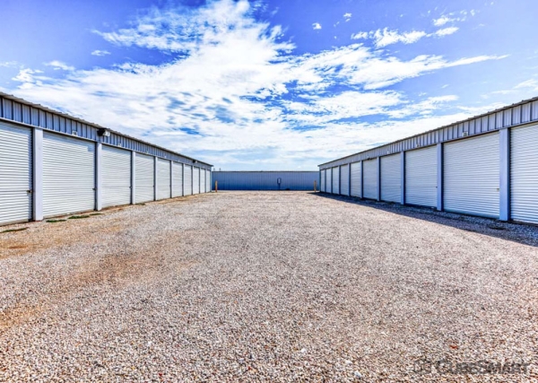Facility photo: //images.sparefoot.com/medium/231217688354353bdc3.jpg
