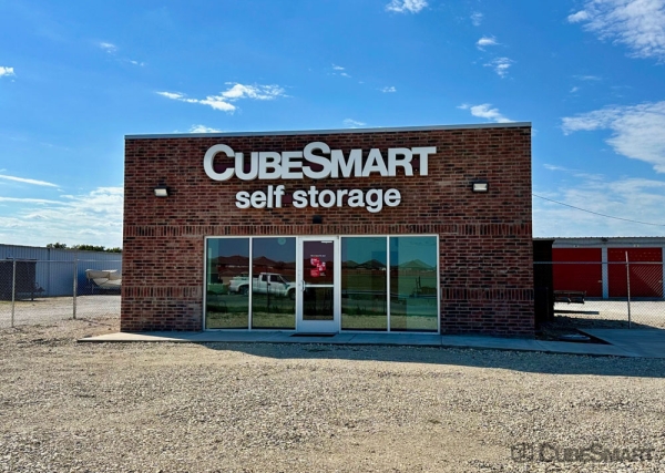 Storage Units at CubeSmart Self Storage TX Fort Worth Boat Club Rd - 8955 Boat Club Road