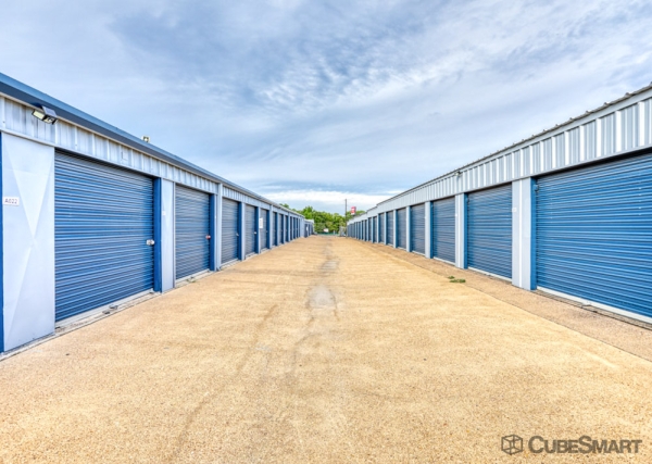 Facility photo: //images.sparefoot.com/medium/231218686f95f1c0850.jpg