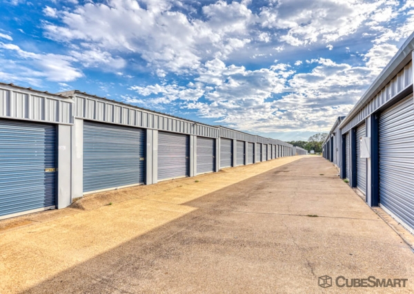 Facility photo: //images.sparefoot.com/medium/2312186901f72ce8005.jpg