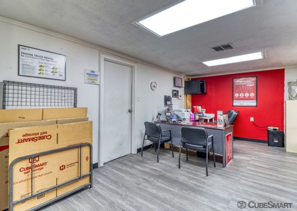 Facility photo: //images.sparefoot.com/medium/23121869e0b03644813.jpg