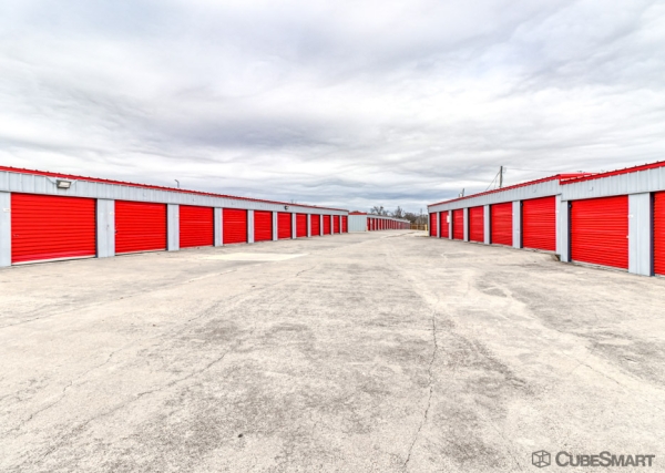 Facility photo: //images.sparefoot.com/medium/23121869f5c6090c935.jpg